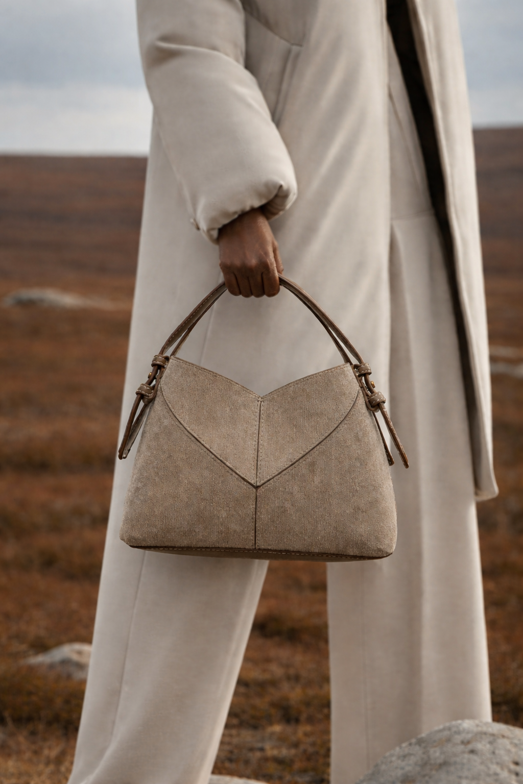 Vela Soft Curve Shoulder Bag