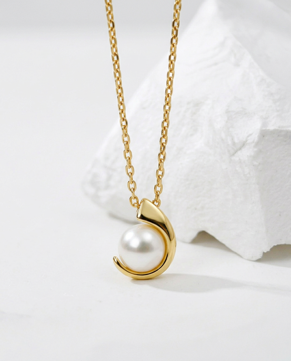 La Lune Perle Pendant